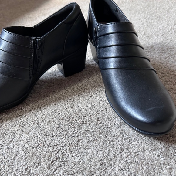 🍂Ultimate Comfort By Clark’s Zip Side Bootie Heel - Picture 12 of 12